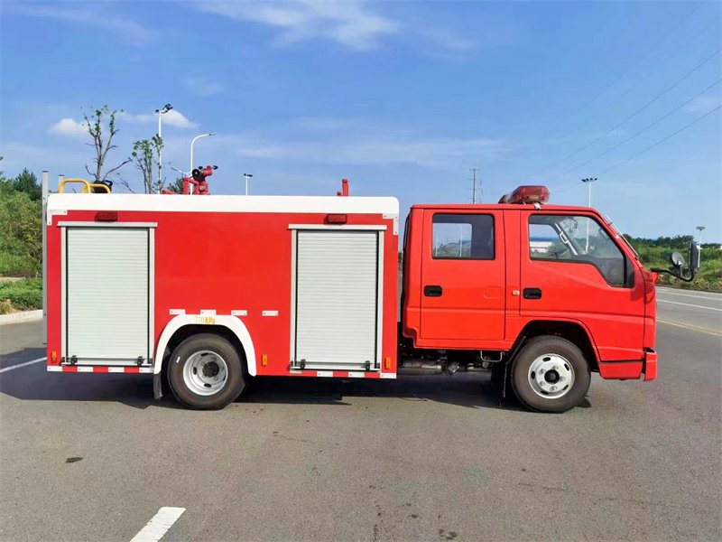 🚒 消防车大揭秘：城市里的"红色守护神"到底有多硬核？